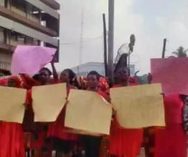 Photos: Old Women Stage Protest Against Adams Oshiomole In Benin